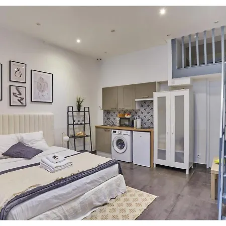 Center Of Montmartre By Prestige باريس