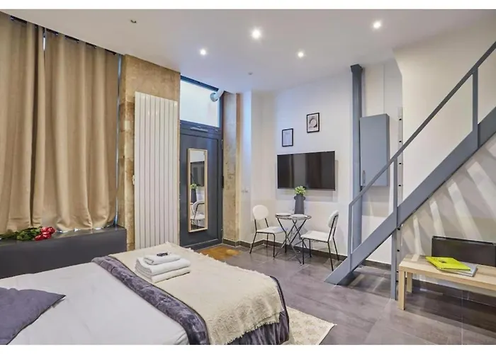 Center Of Montmartre By Prestige باريس